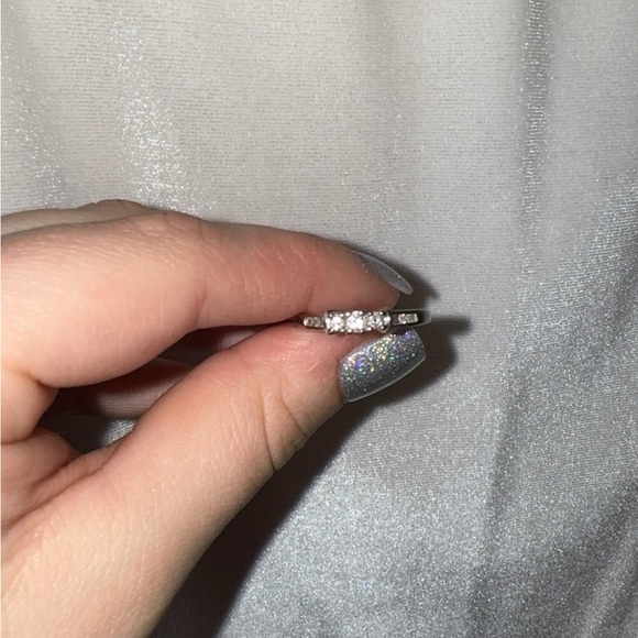 10k silver diamond ring, size 6.5 - Picture 4 of 4